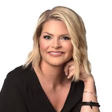 Karen Gilkey's Instagram, Twitter & Facebook