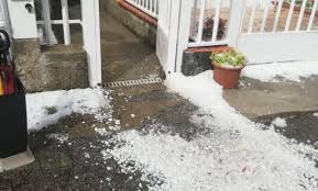 Rischio violenti temporali con grandine, ecco quando. Maltempo Al Nord La Grandine Fa Danni In Lombardia Oggi E Ancora Allerta