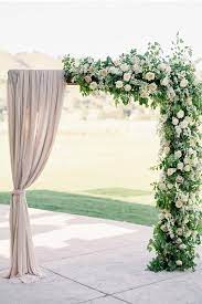 24 Cool Minimalist Wedding Decor Ideas Wedding Forward Wedding Alter Decorations Simple Wedding Decorations Minimalist Wedding Decor