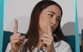 Aurora Ramazzotti, "il cu** è fatto per...". Le Iene a luci rosse: "Ecco  come sc***po"