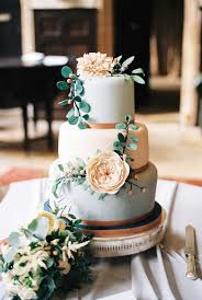 Gorgeous Garden Inspired Cake Idea Lisa And Chris Neutral Outdoor Wedding By Emma Pilk Garden Wedding Cake Wedding Cake Centerpieces Romantic Wedding Cake