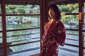 Wearing the right side over the left is the way. 15 Things You Should Know About Japanese Kimono Robes Japan Objects Store