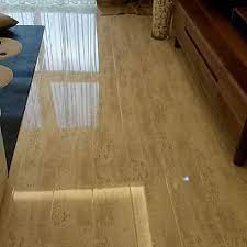 Lamine parke zeminler üzerine uygulanmış olan cila veya yağ ile uzun bir koruyuculuk elde ederler. Laminat Parke Nasil Parlatilir Prodizayn
