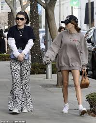 Olivia Jade And Bella Giannulli Step Out For A Shopping Trip Olivia Jade Celebrity Street Style Favorite Outfit