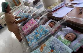 Ada yang mengenakan rp25 ribu, rp50 ribu, rp100 ribu, bahkan maksimal rp1 juta. Bayi Baru Lahir Wajib Didaftarkan Maksimal 28 Hari Sejak Lahir