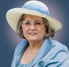 Lois Mclean's Instagram, Twitter & Facebook