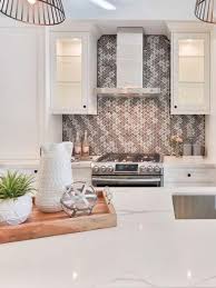 I bordi dello sfondo ti permettono di elevare rapidamente il tuo spazio e possono essere uno dei modi più veloci e convenienti per rinnovare l'aspetto della tua casa.</li> <li>decora la tua cucina con questa deliziosa collezione di carta da parati, e portare un look fresco a casa tua. Come Decorare La Cucina Con La Carta Da Parati Westwing