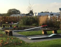 Im minigolf großer garten test schaffte es der sieger bei allen kategorien das feld für sich entscheiden. Minigolf Beim Leeraner Miniaturland Ostfriesland Nordsee Landkreis Leer