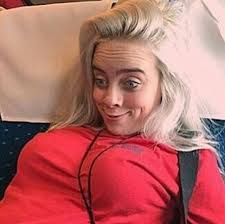 Sure, she still had the silver hair and calculated cool. Pin By ë°•ì¤€ìš© On Billie Eilish Billie Billie Eilish Funny Faces