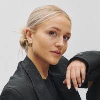 Aileen Schubert's Instagram, Twitter & Facebook