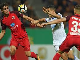 Einzigartige abstrakten fc schalke 04 hintergrund mit logo, sterne und helle lichter. Bilder Sv Wehen Wiesbaden Fc Schalke 04 1 3 2 Runde Dfb Pokal 2017 18 Kicker