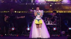 杨千荭 亚洲之星2017 冠军 jessie yeong asia star 2017 champion 爱要怎么说出口 趙傳 how shall i express my love to you 歌 chinese festival concert stage street