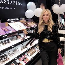 Rodeo surgical art is located in beverly hills, ca and serves the greater los angeles area. SÄrbÄtori Litoral FaptÄ Rea Produse Anastasia Beverly Hills Romania Stripdoor Org