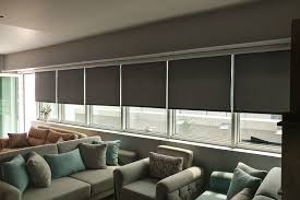 Stor perdeleri tutan demir aparatları bir kenara toplayın. Stor Perde Icin 160 Fikir Stor Perde Perdeler