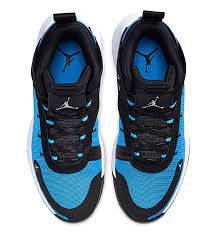 A black and red colorway violated the league's uniform policy, earning a stern letter from league officials and generating a $5,000 fine each time the player wore the shoes on court. Pt Jordan Cangkorah Pt Jordan Cangkorah Fotografia De Noticias Phil A Parte Inferior Esta Feita De Um Material Macio E Flexivel Decorados De Unas