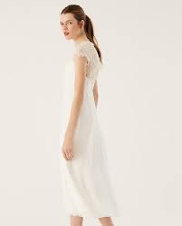 Wenn eine hochzeit kurz bevor steht, muss man ein outfit mit der entsprechenden eine wesentlich einfachere methode, an brautkleider zu kommen, auch wenn man die größe 34. Midi Brautkleid Mit Corsage Und Spitzenbesatz Ivy Oak De