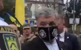 Пятого президента украины петра порошенко сегодня облили зеленкой после марша защитников. Rqz96ezhvhapkm