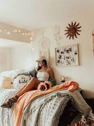 10 Amazing Dorm Room Wall Decor Ideas To Make Your Roommates Jealous Beautiful Dorm Room Dorm Room Designs Dorm Room Walls