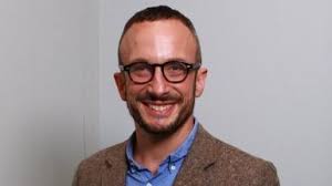 Jess Fishlock yw rhedwr cudd Ras Nos Galan 2025