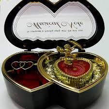 Image result for ‫کادوی تولد برای دختر‬&lrm;