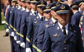 El canal de youtube del ejército del aire acaba de recibir el premio de plata para creadores, con el que esta red social premia el esfuerzo de sus creadores cuando alcanzan los 100 000 suscriptores. Un Segundo Barrido Con Pruebas Pcr Descarta Positivos Por Covid En La Academia Basica Del Aire Leonoticias