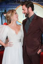 This Year Emily Blunt And John Krasinski Made Us Fall In Love With Them All Over Again Emily Blunt Cute Celebrity Couples Emily Blunt Wedding