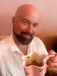 Celebrating 🎂 the wonderful, kind, talented and oh so charming Don Ackerman  with the gang 🌈all here! HAPPY BiRTHDAY DONNY! #friendsforever  #happybirthdaytoyou #chicago #flightattendantlife