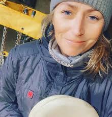 Jessica Beckett's Instagram, Twitter & Facebook