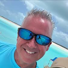 Amy Hetzer's Instagram, Twitter & Facebook