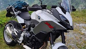 The f900xr was the intended outcome when bmw converted their f850gs into a pure road bike; Bmw F900xr The Test Ride Of The Crossover Between Valtellina And Valcamonica