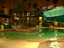 Buna ek olarak, kings hotel konaklamanız süresince havuz ve restoran olanaklarının keyfini çıkarabilirsiniz. Piscine Picture Of Kings Inn San Diego Tripadvisor