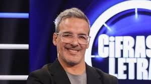 Cuánto cobra el profe de matemáticas más famoso de la tele?