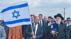 Nevertheless, he extended yet another offer to work together. Netanyahu S Defense Minister Gets Him Into Trouble Al Monitor The Pulse Of The Middle East