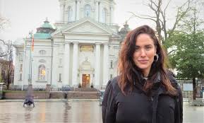 Sie arbeitete zwischen 1977 und 1988 als theaterschauspielerin am schwedischen nationaltheater dramaten. Nyfiken Pa Tilde Froling Du I Fokus