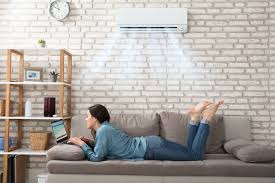 Aufgaben der klimaanlage die klimaanlage hat in erster linie die aufgabe, einen raum auf eine gewünschte temperatur zu kühlen. Klimaanlage Fur Die Wohnung Bauen Und Wohnen In Der Schweiz