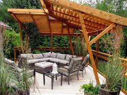Before planning and building a pergola, discover the best options for your house and yard. Cantilever Pergola Houzz