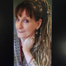 At 57, Pamela Anderson bravely attended a massive fashion event without any  makeup on. Images of her appearance circulated online and everyone pointed  out the exact same thing 😯 photos in the comments 👇