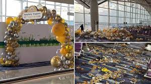See you in the sky! Balloon Arch Heralding Singapore Travel Bubble Lies In Sad Deflated Heap At Airport After Cases Spike In Hong Kong Coconuts Hong Kong
