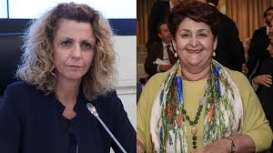 Barbara lezzi was born on april 24, 1972 in lecce, puglia, italy. Scontro Sul Caso Xylella Barbara Lezzi Attacca Il Ministro Bellanova