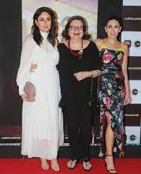 Kareena Kapoor And Her Mother Babita Kapoor Turn Up To Support Karishma Kapoor For Screening Of Mentalhood Hungryboo Kareena Kapoor Wedding Kareena Kapoor Photos Kareena Kapoor