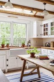 La Cuisine Blanche Et Bois En 102 Photos Inspirantes Archzine Fr Cuisine Blanche Et Bois Cuisine Campagnarde Decoration De Cuisine