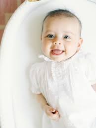 Smilie Miss Lucy 🎀 and big brother Will looking out the window for bugs 🪲