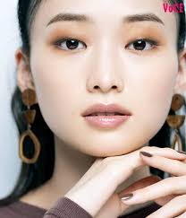 一重さん】の新作アイパレ完全攻略法５【一重・奥二重のお悩み解決！】｜美容メディアVOCE（ヴォーチェ）