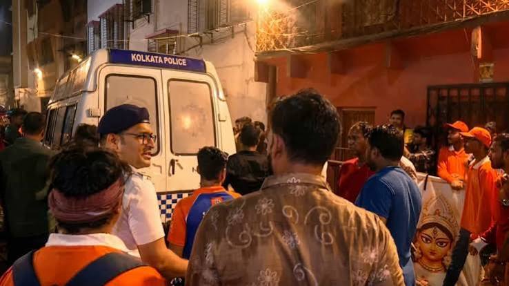 Chorbagan Incident: 'ভিড়ের চাপে পাঁজরের হাড় ভেঙে ঢুকে যায় ফুসফুসে', চোরবাগানকাণ্ডে ময়নাতদন্তের রিপোর্টে ভয়াবহ তথ্য | Chorbagan Stampede: Post Mortem Report Reveals ...