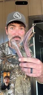 Holly Singletary's Instagram, Twitter & Facebook