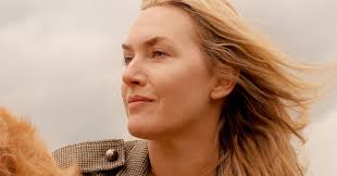 A detective in a small pennsylvania town investigates a local murder while trying to keep her life from falling apart. Kate Winslet Has No Filter News Wwc