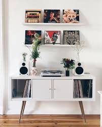Comment Integrer L Etagere Multifonctionnelle Ikea Kallax Dans Votre Maison Maison Mobilier Zenidees En 2020 Meuble Kallax Meuble Kallax Ikea Ikea