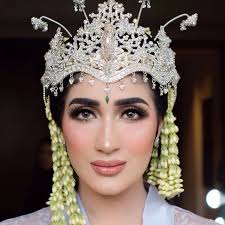 Tania Nadira Bulan Madu Bareng Keluarga ke Bali dan Eropa