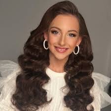 Amanda Mayton's Instagram, Twitter & Facebook