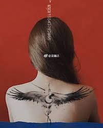 Bird With Red Triangle On Back Of Head 